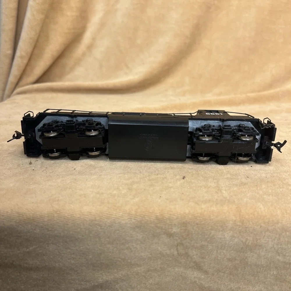 Bachmann HO Scale Norfolk Southern Diesel Locomotive 6551 Black Train Engine